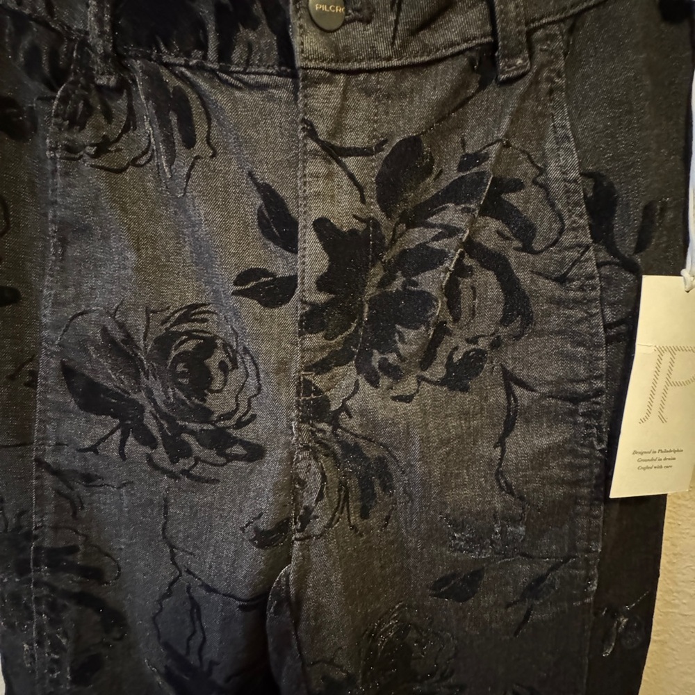 Fabulous Pilcro Black Denim Flared Jeans with Floral Velvet Embossing-NWT - Picture 6 of 6